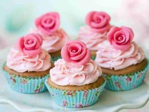 pink cupcakes with roses on top